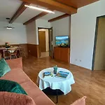 Veronika Haus Kmb Seeappartement Am Ossiacher Mit Direktem Seezugang Und Hallenbad * Tschoran