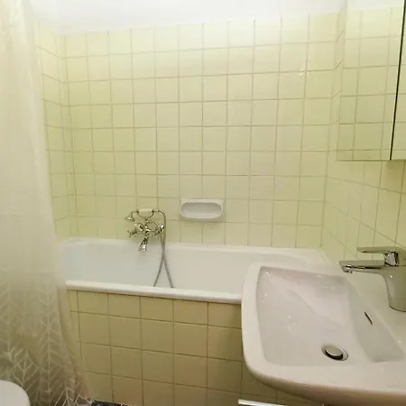 Lägenhet Veronika Haus Kmb Seeappartement Am Ossiacher Mit Direktem Seezugang Und Hallenbad Tschoran